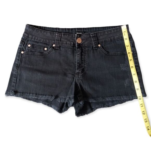 ❤️SALE! PRICE FINAL!❤️ FOREVER 21 BLACK JEAN SHORTS SIZE 29 - Picture 6 of 12
